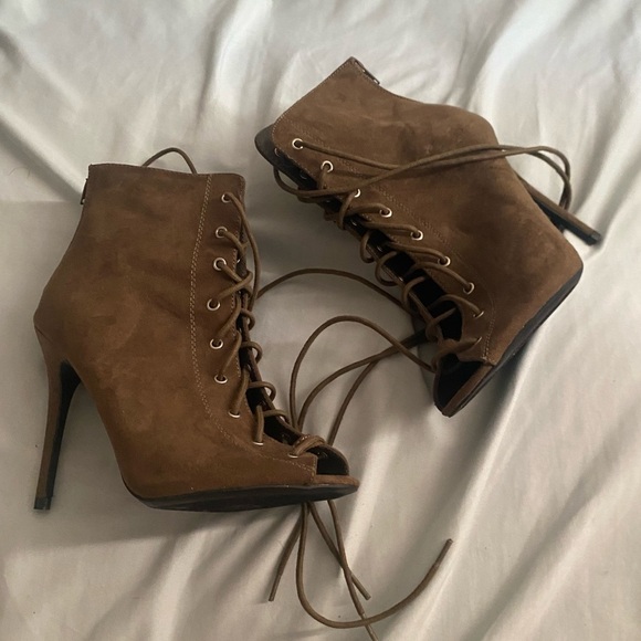 2000’s Charlotte Russe Lace Up Heels - Picture 1 of 3